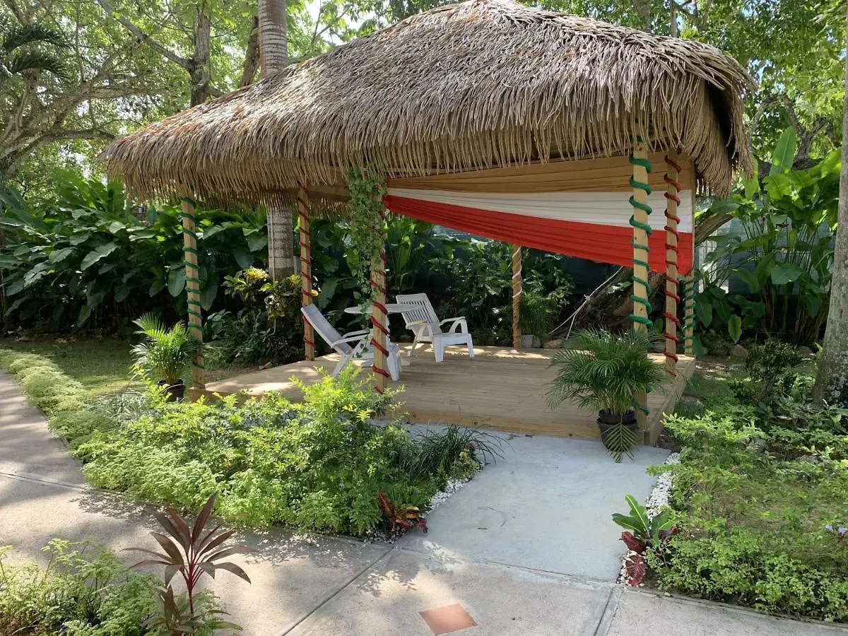 Family Comfort In Jamaica - Enjoy 7 Miles Of White Sand Beach! Villa Negril